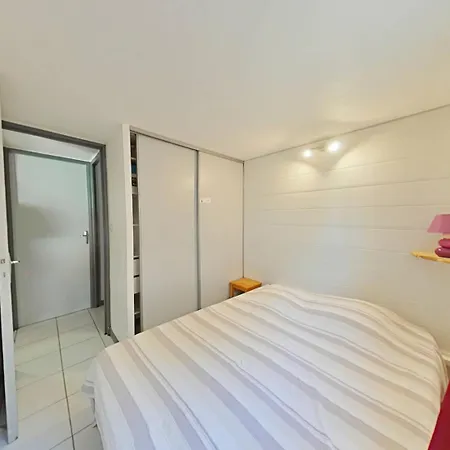 Pavillon T3 Avec Grande Terrasse Et Avec Piscine Et Tennis *
